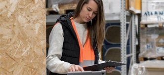 wp-0543bf1506e3e459-medium-shot-woman-work