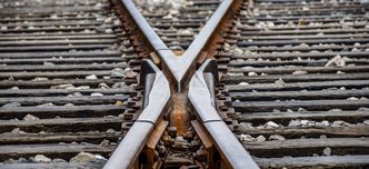 wp-0a6765af3880c790-two-crossing-train-tracks