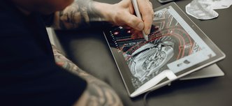 wp-1267e6b235b4e7b5-man-drawing-sketch-tablet