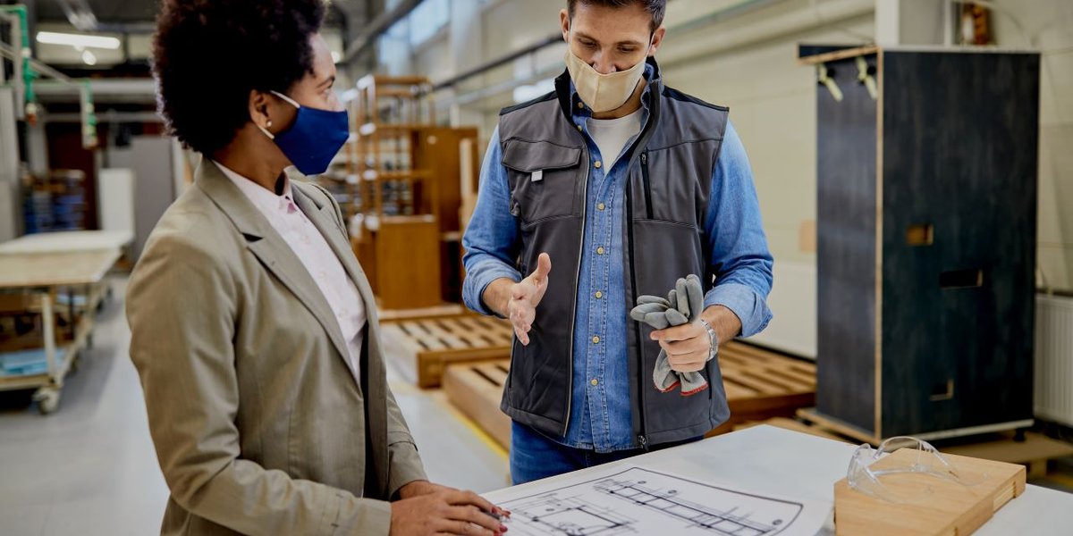 wp-15433280da424366-male-carpenter-explaining-design-plans-african-american-female-manager-productio