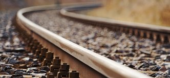 wp-1a89b8b05c08b46b-railway-closeup