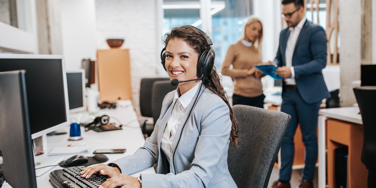 wp-55405891bfd67f28-Beautiful,Smiling,Female,Call,Center,Worker,Accompanied,By,Her,Team