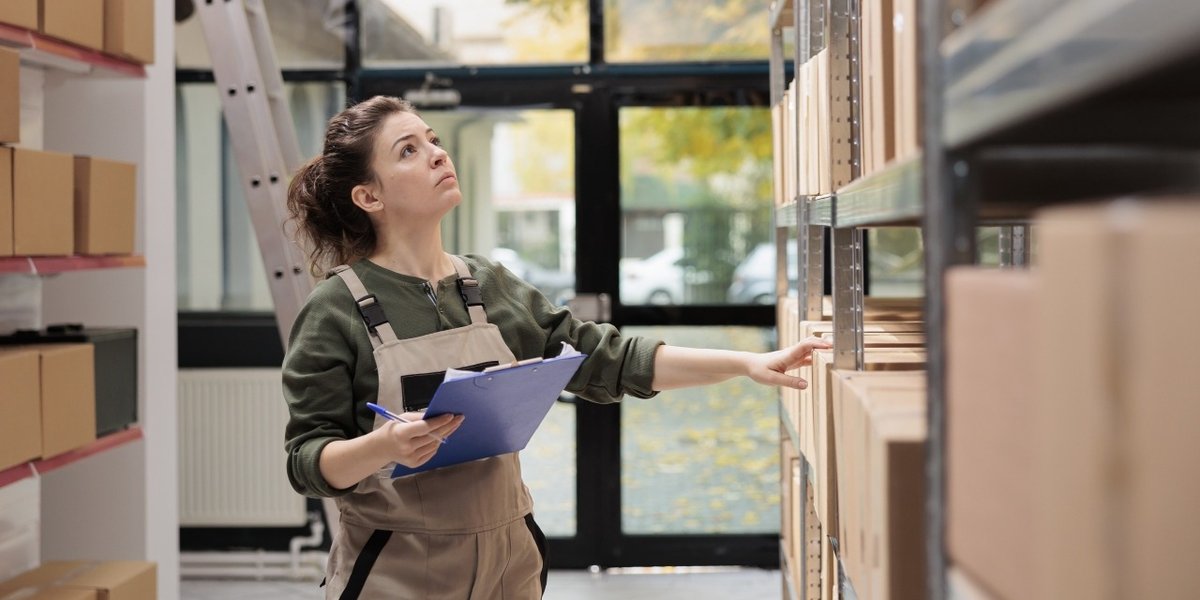 wp-5644aae3e7953f67-warehouse-employee-counting-cardboard-boxes