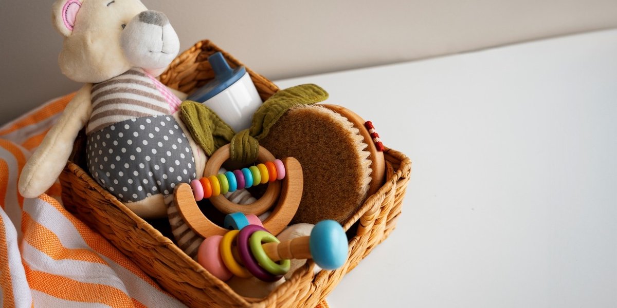 wp-56672faff43335ea-postpartum-basket-with-copy-space