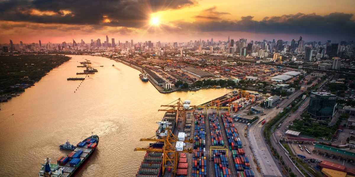 wp-604ebbb0f20d70fb-Container,Ship,In,Import,Export,And,Business,Logistics,,By,Crane,