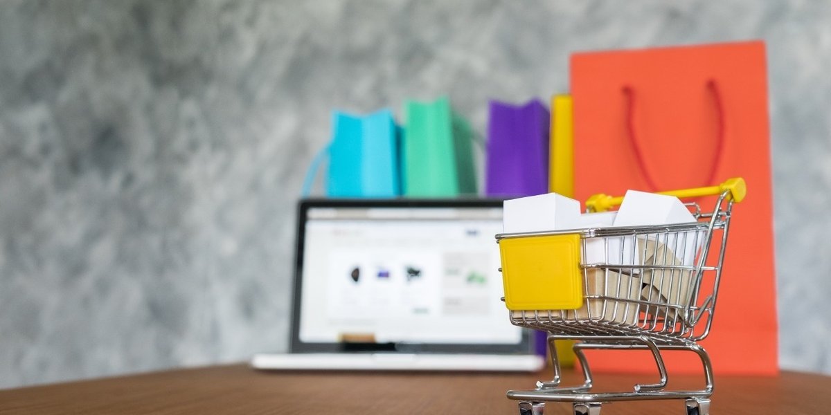 wp-68a8c0875587b859-laptop-shopping-bags-online-shopping-concept