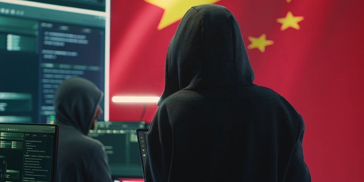 wp-85359bf607f506ba-chinese-hacker-working-governmental-hacking-room-with-chinese-flag