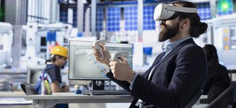 wp-8bc86e93467d328b-solar-panels-plant-worker-uses-vr-workflow-enhancement