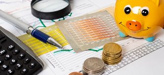 wp-94469a5cc5a1c73a-high-view-piggy-bank-piles-coins