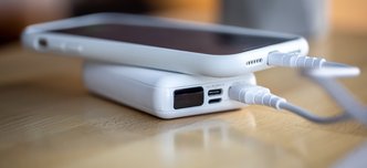 wp-9a82ebbb9cb518d4-smartphone-is-charged-from-small-white-power-bank-via-cord-close-up