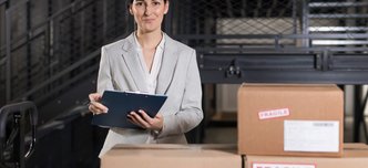 wp-9c887ac64795f8fc-medium-shot-woman-holding-clipboard