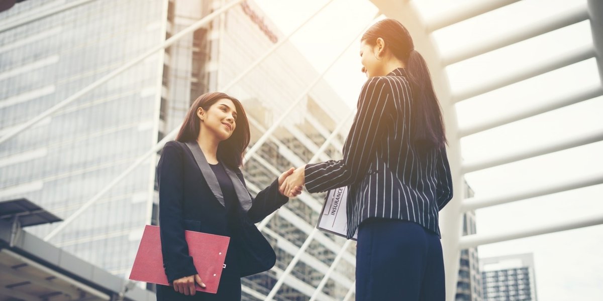 wp-a75cf84af0a02482-businessmen-handshake-with-workmate-handshake-business-partner-work-deal-togethe