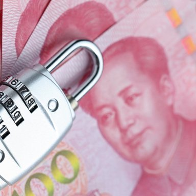 wp-b71ba60429cc4394-financial-security-password-lock-banknotes-white-background