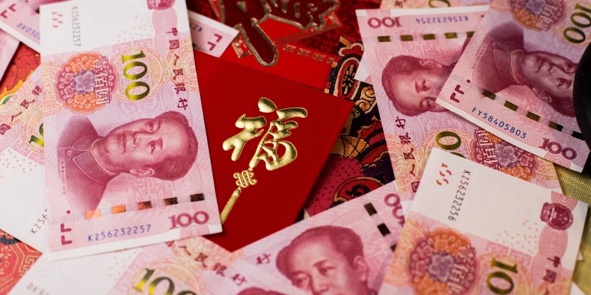 wp-cf00bb597c6c81a3-closeup-shot-100-chinese-yuan-cny-banknotes-chinese-traditional-red-envelop