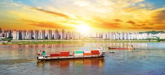 wp-d0b797ed72044c02-ship-with-containers-by-river