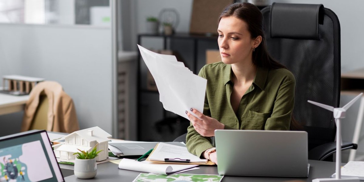 wp-efd4d89c5bbb4398-close-up-person-working-alternative-energy