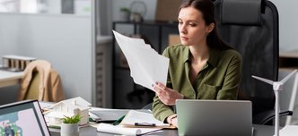 wp-efd4d89c5bbb4398-close-up-person-working-alternative-energy