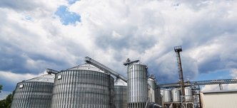 wp-f1c744bcd2bcb07a-agricultural-silos-building-exterior