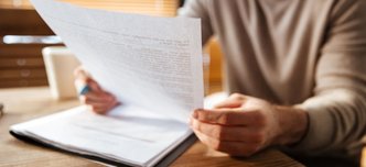 wp-f2cfb18e1b62d4d4-cropped-photo-attractive-young-man-office-working