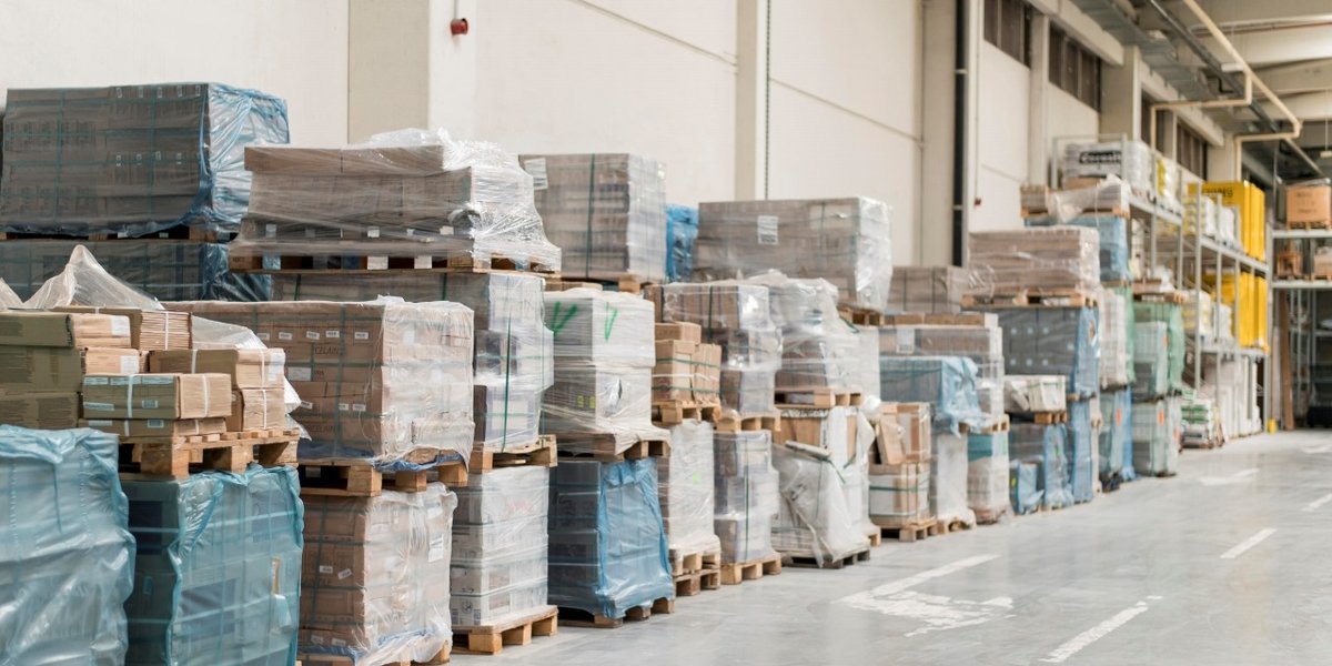 wp-fc0baa82938c540f-boxes-arrangement-logistic-center